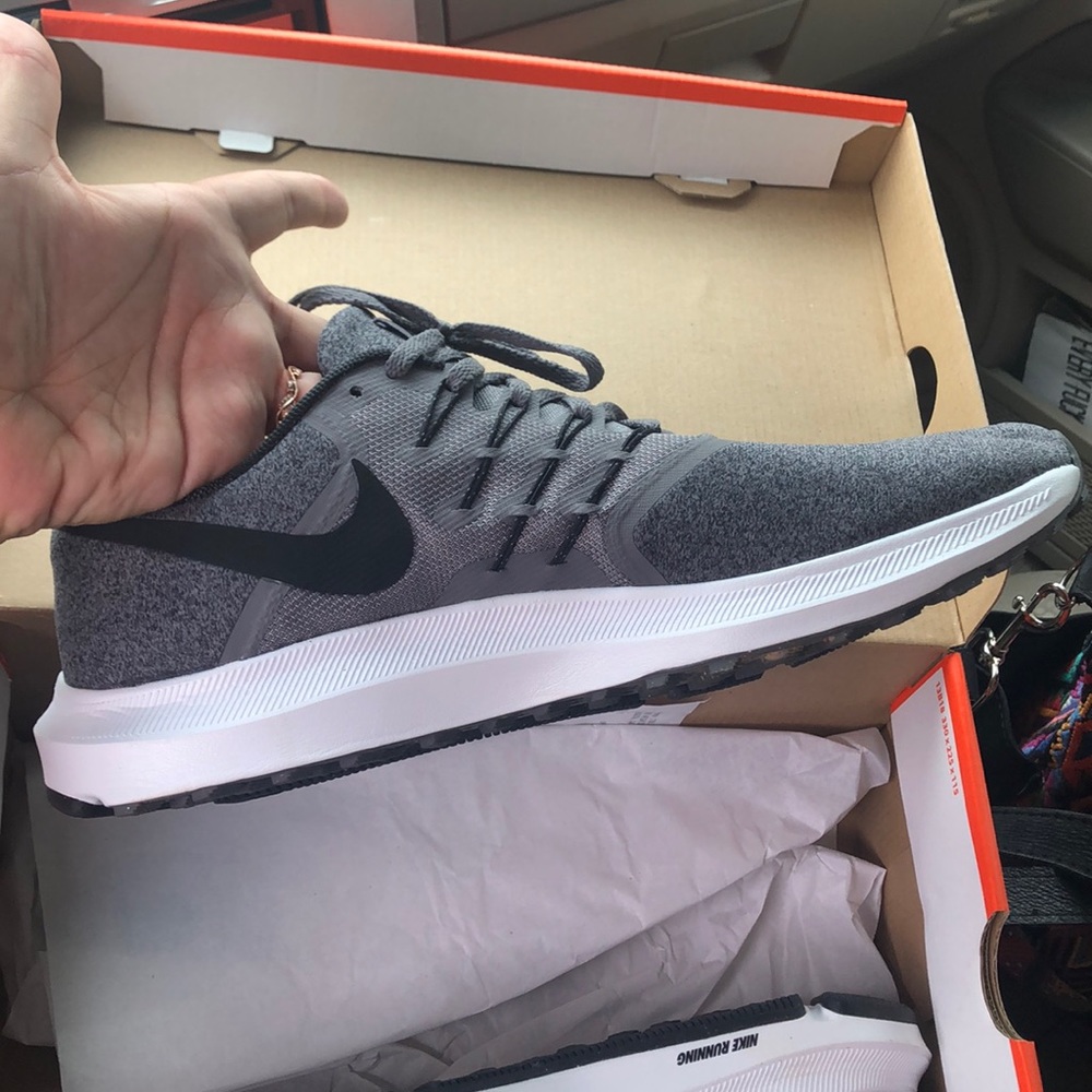 Men's Grey Nike Running Shoes